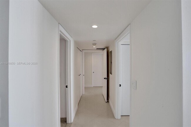 Building Photo - 6917 Collins Ave