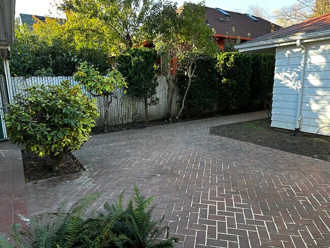 Building Photo - 3272 SE Salmon St