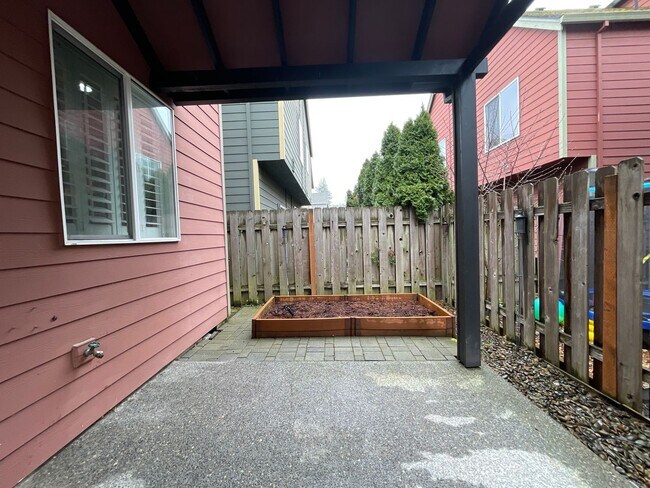 Building Photo - 3 Bedroom 2.5 Bathroom House with Bonus Room ~ Garage, A/C, includes Washer and Dryer ~ Close to ...