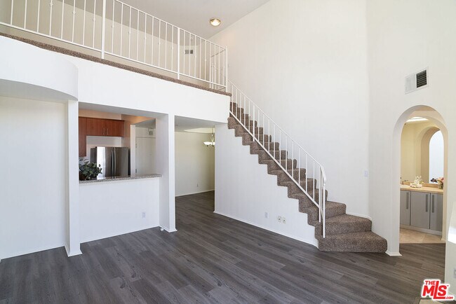 Primary Photo - 620 S Gramercy Pl