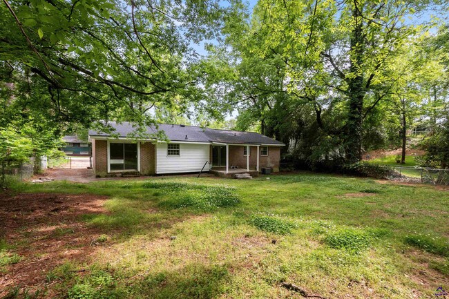 Building Photo - 846 S Forest Lake Dr