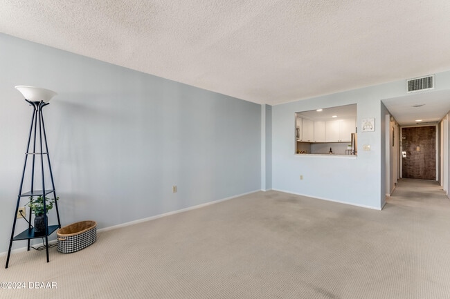 Building Photo - 925 N Halifax Ave