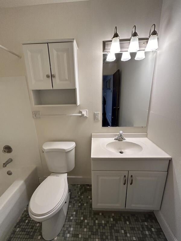 Building Photo - 134 E Johnson St