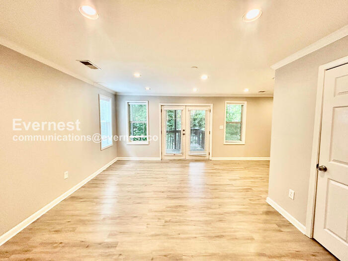 Building Photo - 655 S Preston Ct