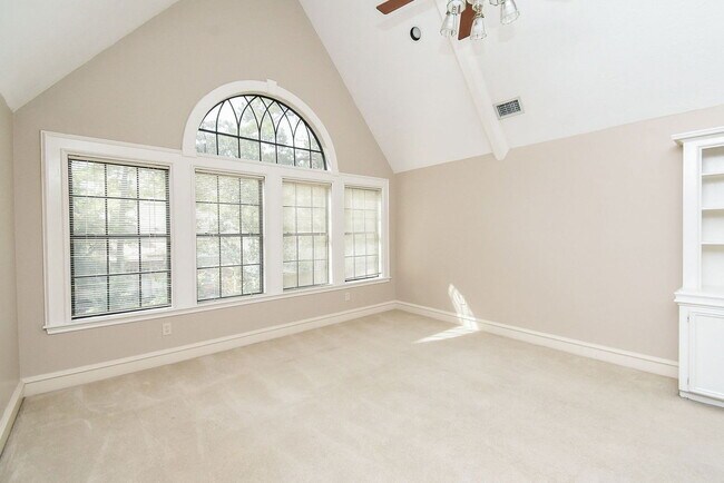 Building Photo - 127 Rush Haven Dr