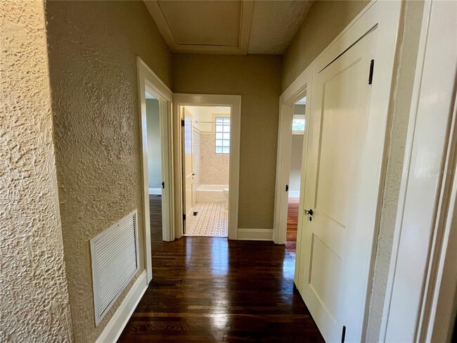 Building Photo - 1401 E Powhatan Ave