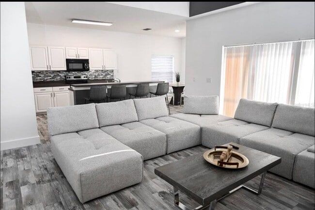 Building Photo - 4733 Cumbrian Lakes Dr