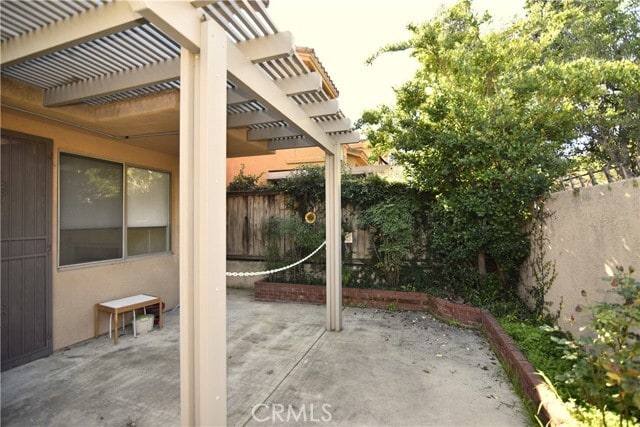 Building Photo - 2062 Lakeshore Dr