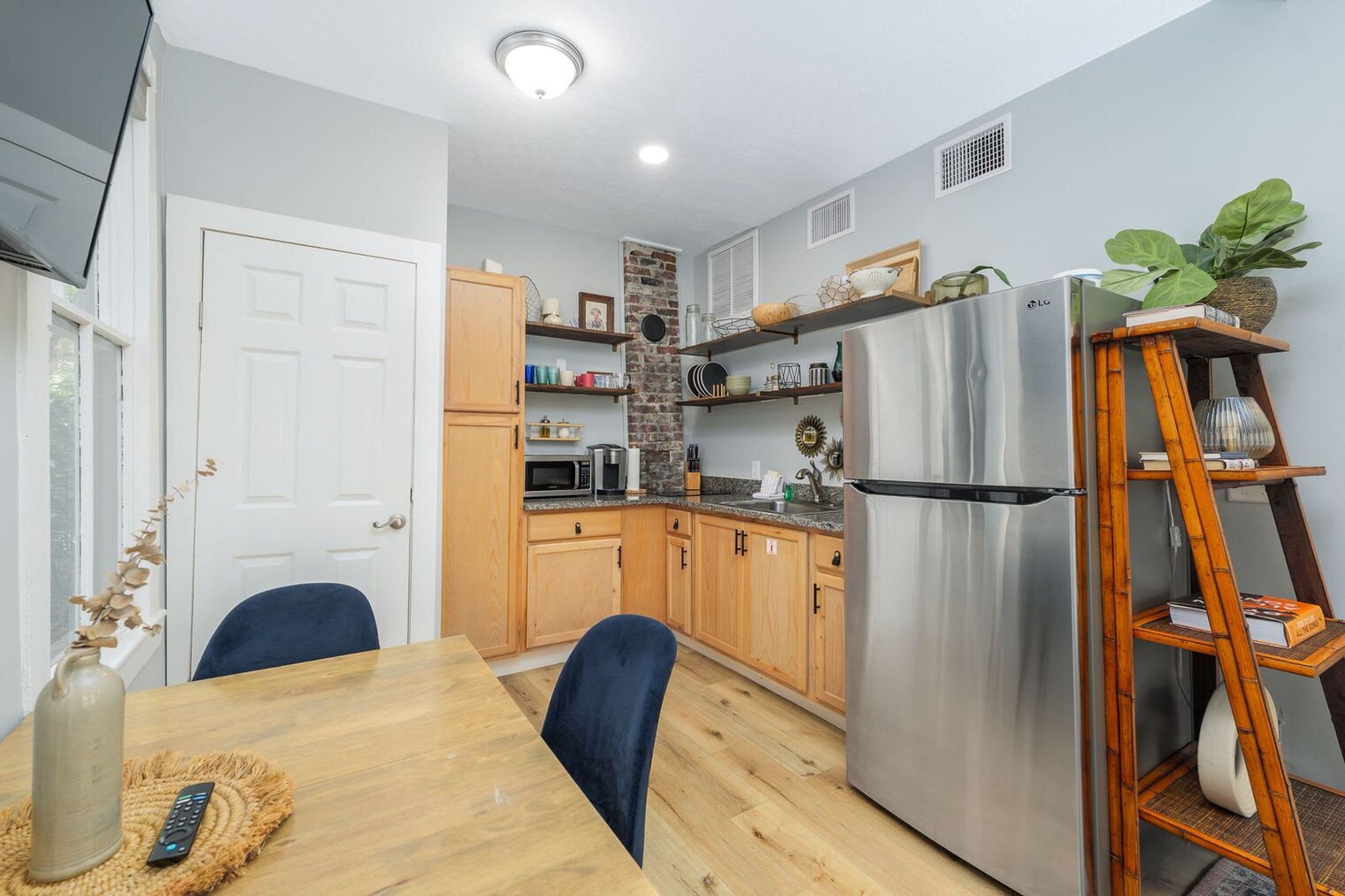 Building Photo - 59 Cuna St