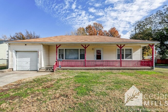 Primary Photo - Spacious 3 bedroom - ready for move in!