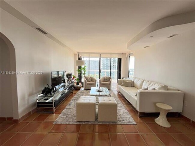 Building Photo - 4000 Island Blvd