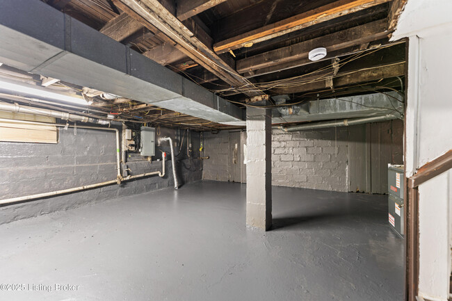Building Photo - 401 S 38th St