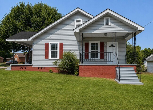 Building Photo - 425 Lakeview St