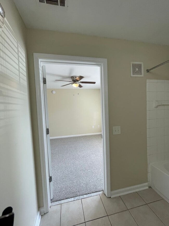 Building Photo - 15-1512 Dukes