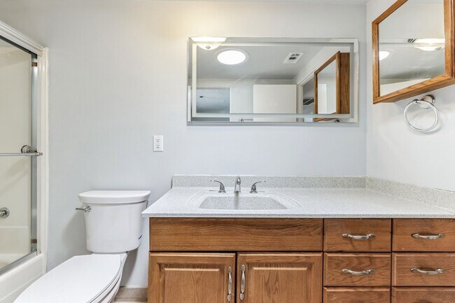 Building Photo - 3 Bed / 2 Bath Home with Bonus Room, Pool and Two Car Garage.