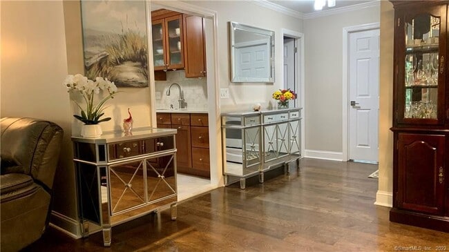 Building Photo - 3 Oakwood Dr