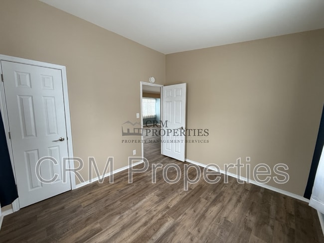 Building Photo - 1004 E Cornell Rd