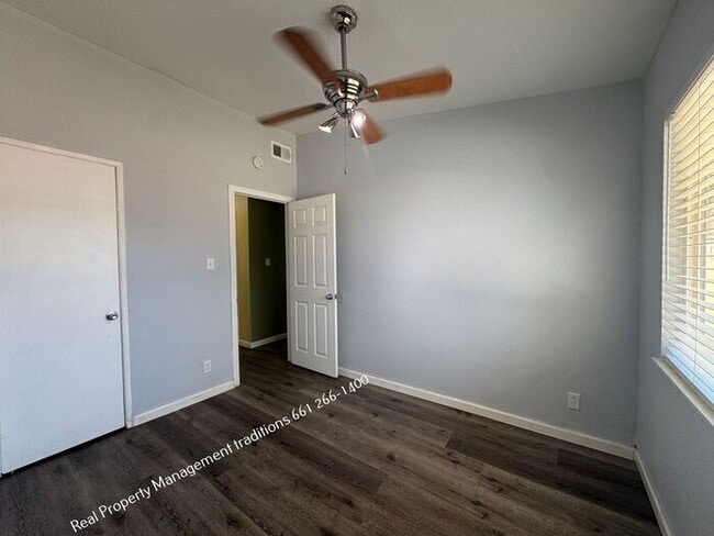 Building Photo - 2 plus 1 duplex -