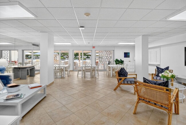 Building Photo - 2780 S Ocean Blvd