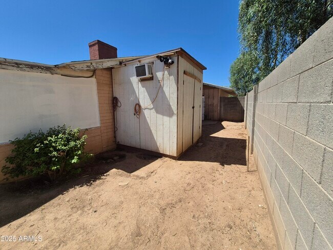 Building Photo - 3945 W Orange Dr