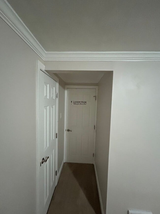 Building Photo - Modern Charm: 2 BR Home with Finished Basement, Pet Friendly, Assigned Parking, and Prime Location!