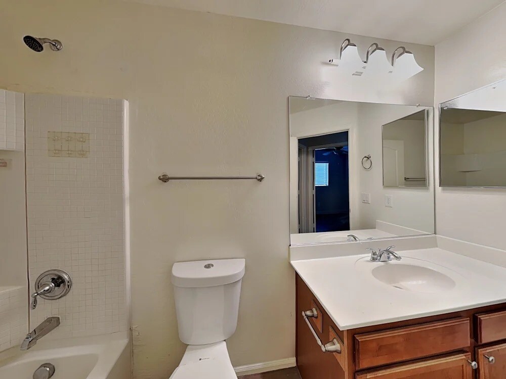 Building Photo - 7261 W Glenn Dr