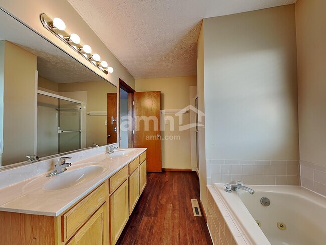 Building Photo - 6588 Taylor Trace Ln