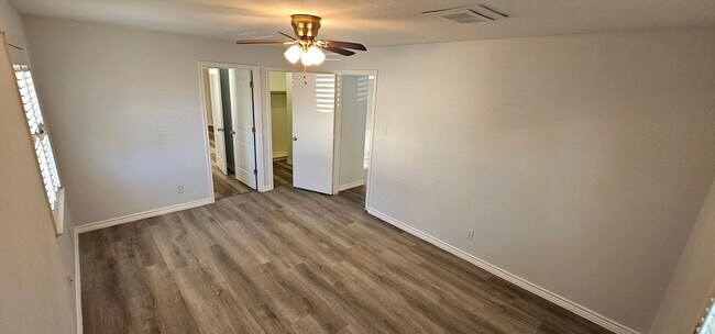 Building Photo - 1401 E Sherman Dr