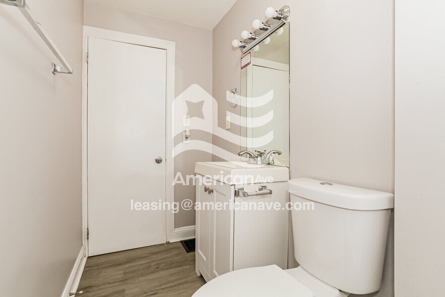 Building Photo - 4222 Myrtle Ave