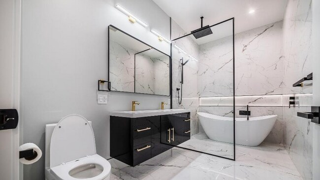 Building Photo - 2024 W Irving Park Rd