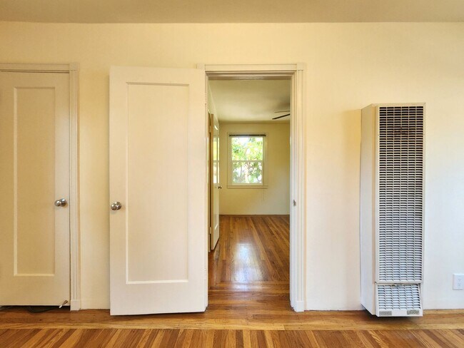 Building Photo - Downtown Palo Alto Living – 1 Bedroom Apartment Available March 4th.