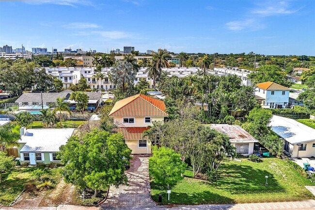 Building Photo - 2620 NE 214th St