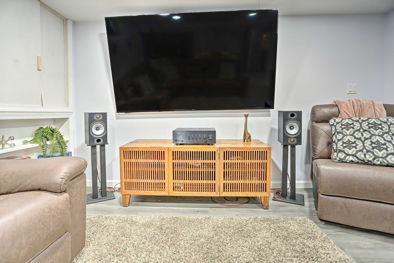 Building Photo - 79 Pehle Ave