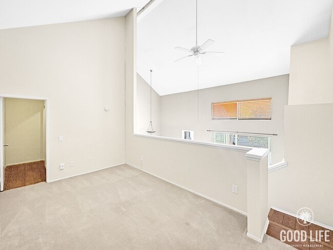 Building Photo - Beautiful 2B/2BA Townhouse with Attached 2...