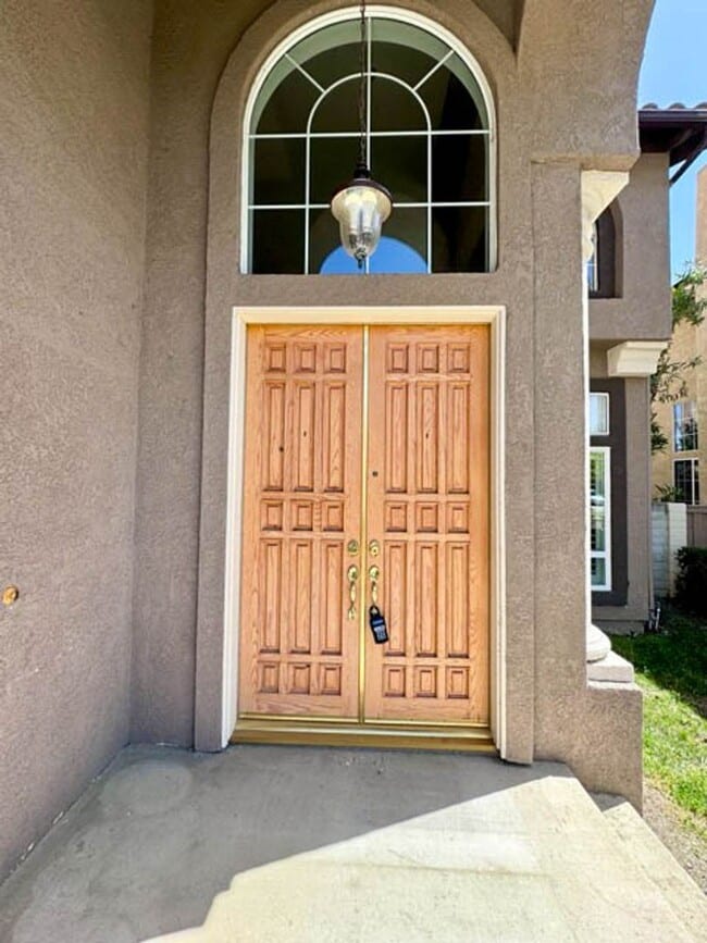 Building Photo - COMING SOON! Large Murrieta home available for LEASE!