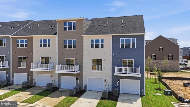 Building Photo - 16130 Hyde Pk Pl