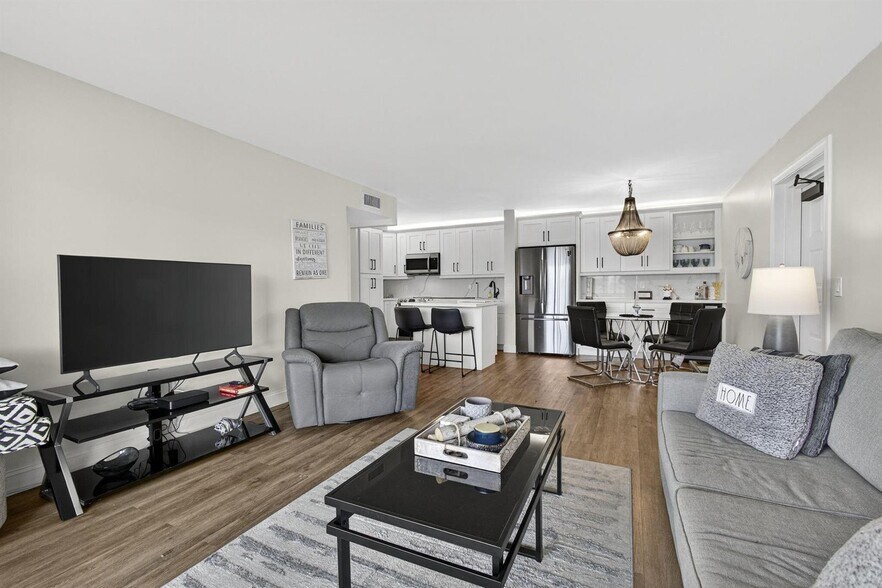 Building Photo - 1110 Green Pine Blvd