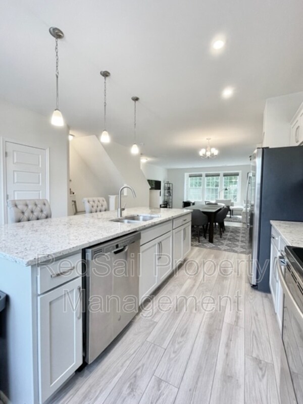 Building Photo - 559 Red Hill Rd