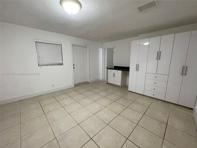 Building Photo - 3033 NW 11th Terrace