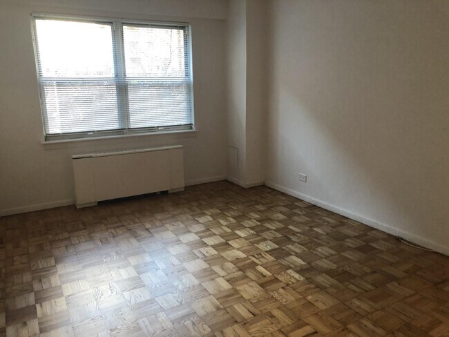 Building Photo - 155 E 34th St