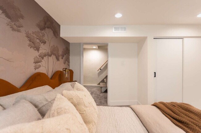 Building Photo - 300 Inca St