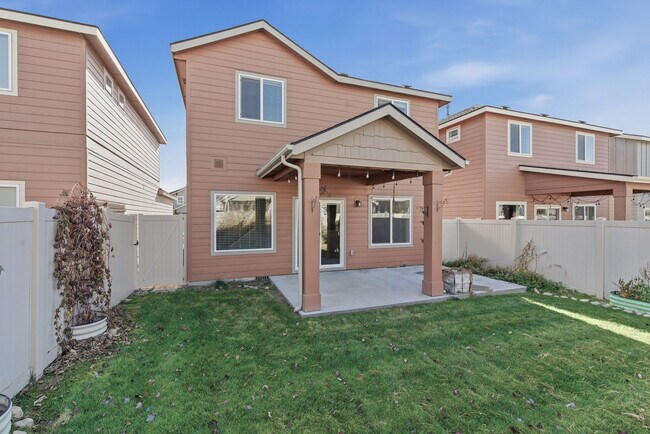 Building Photo - 9138 W Tillamook Dr