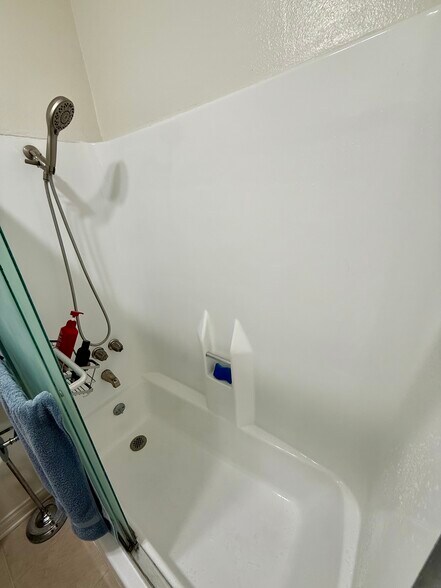 clean shower - 11645 Montana Ave