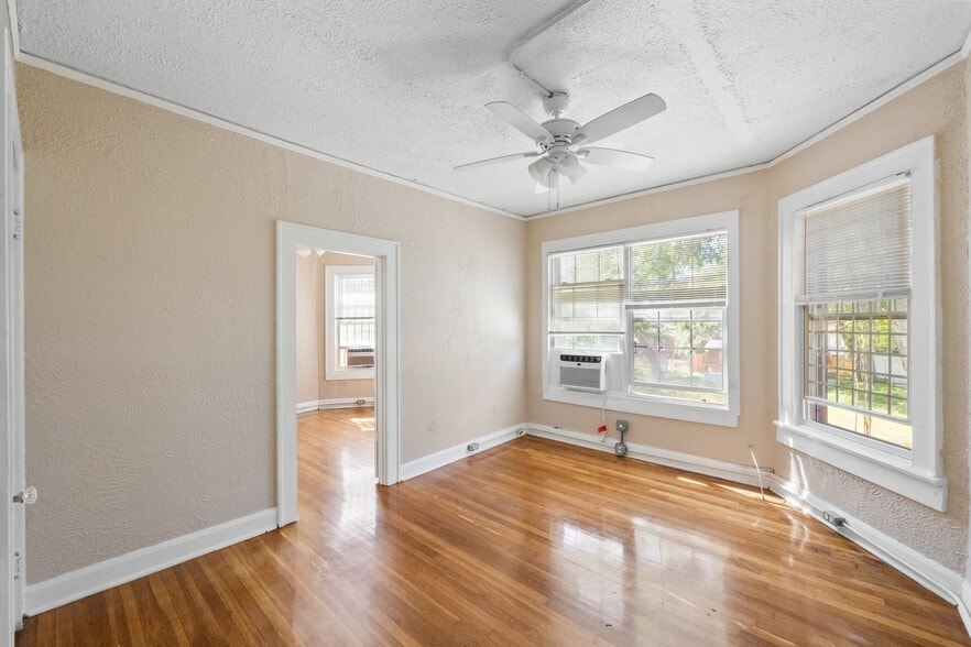 Building Photo - 323 N Westland Ave