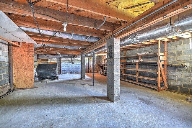 Building Photo - 597 Clear Branch Rd