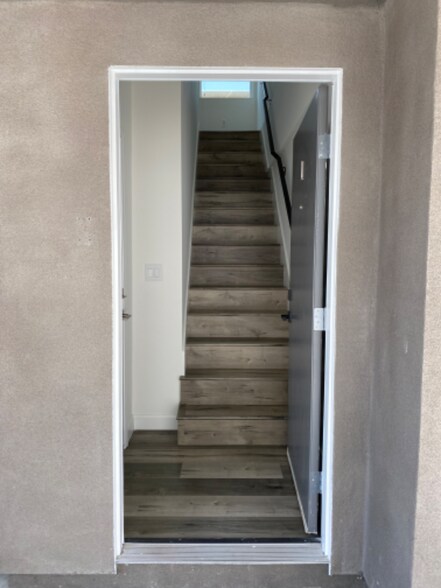 Building Photo - 14211 Gilmore St
