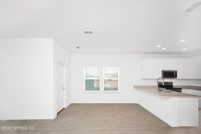 Building Photo - 348 Rosemont Dr