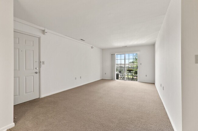 Building Photo - One Bedroom Signature Style Apartment on the First Floor