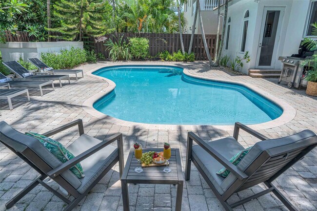 Building Photo - 3315 NE 17th St