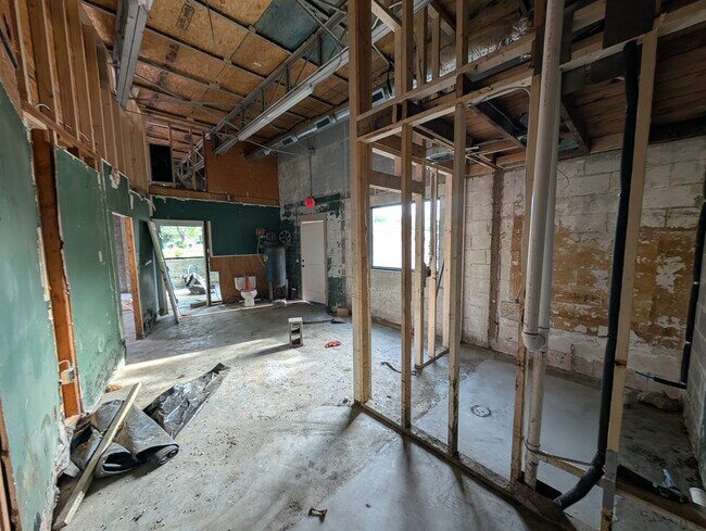 Building Photo - 430 E Brockett St